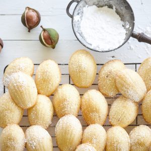 Roasted macadamia madeleines