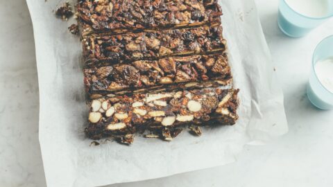 No bake choc fruit and macadamia slice