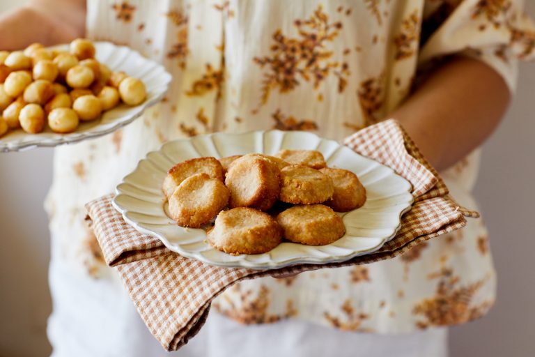 3 ingredient macadamias shortbread biscuits