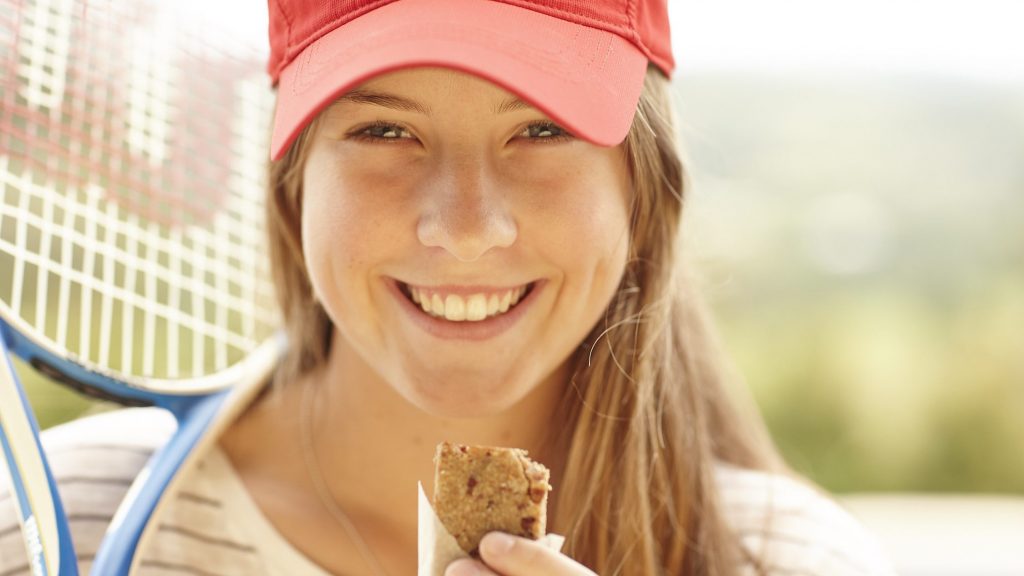 Sour cherry and macadamia power bars 