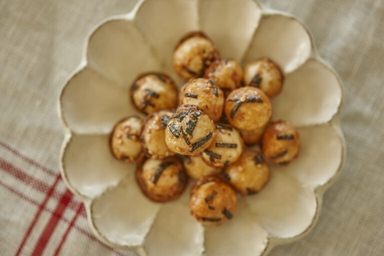 Roasted nori and sesame macadamias