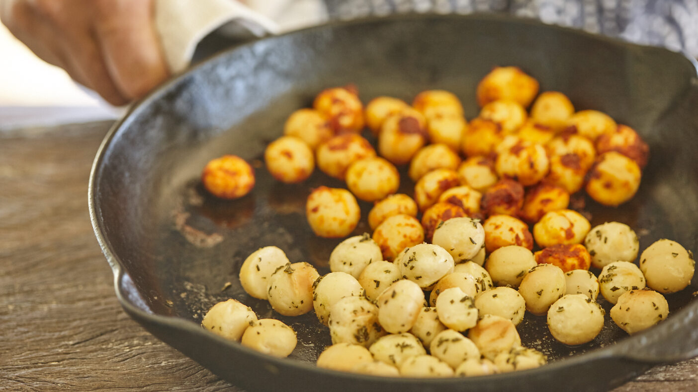 Spiced and smoked roasted macadamias