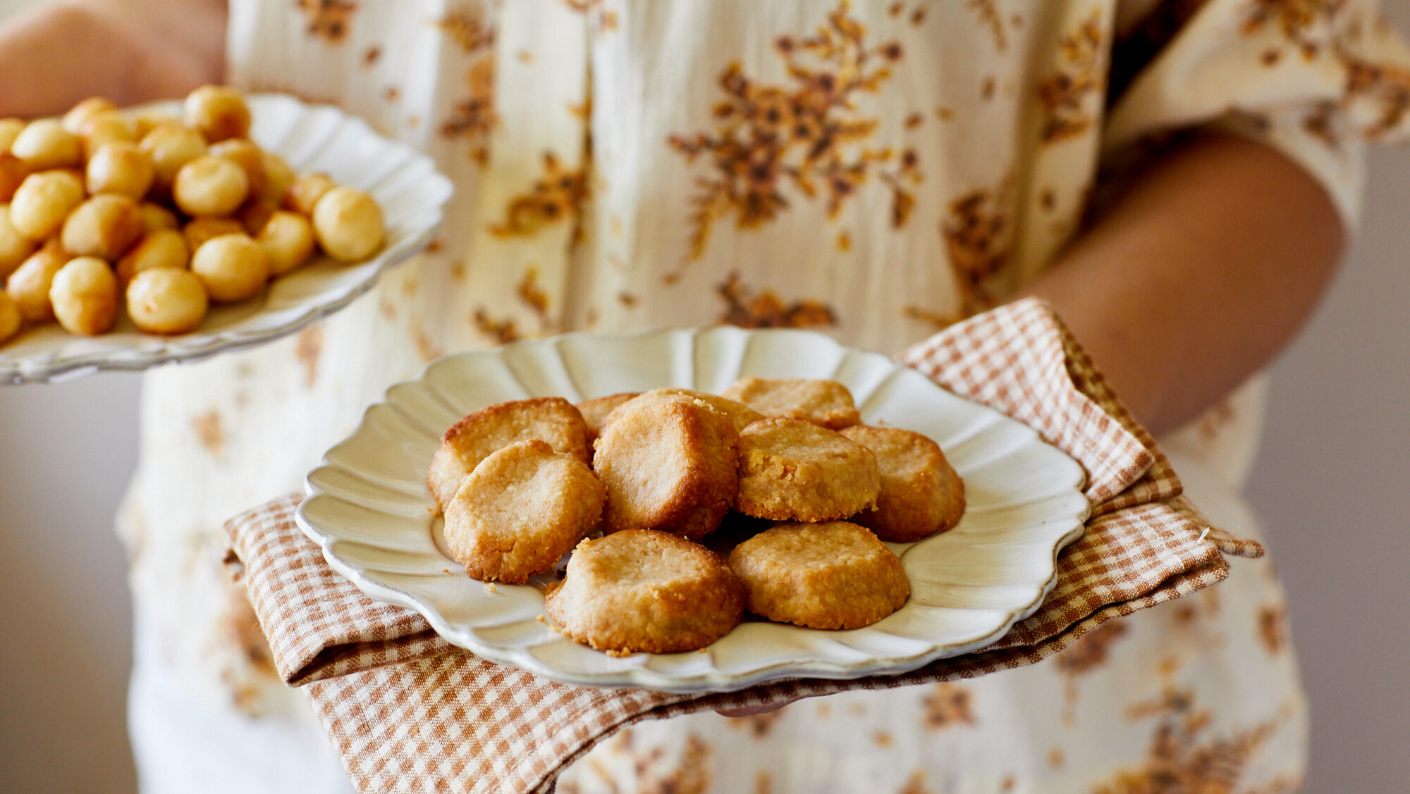 3 ingredient macadamias shortbread biscuits