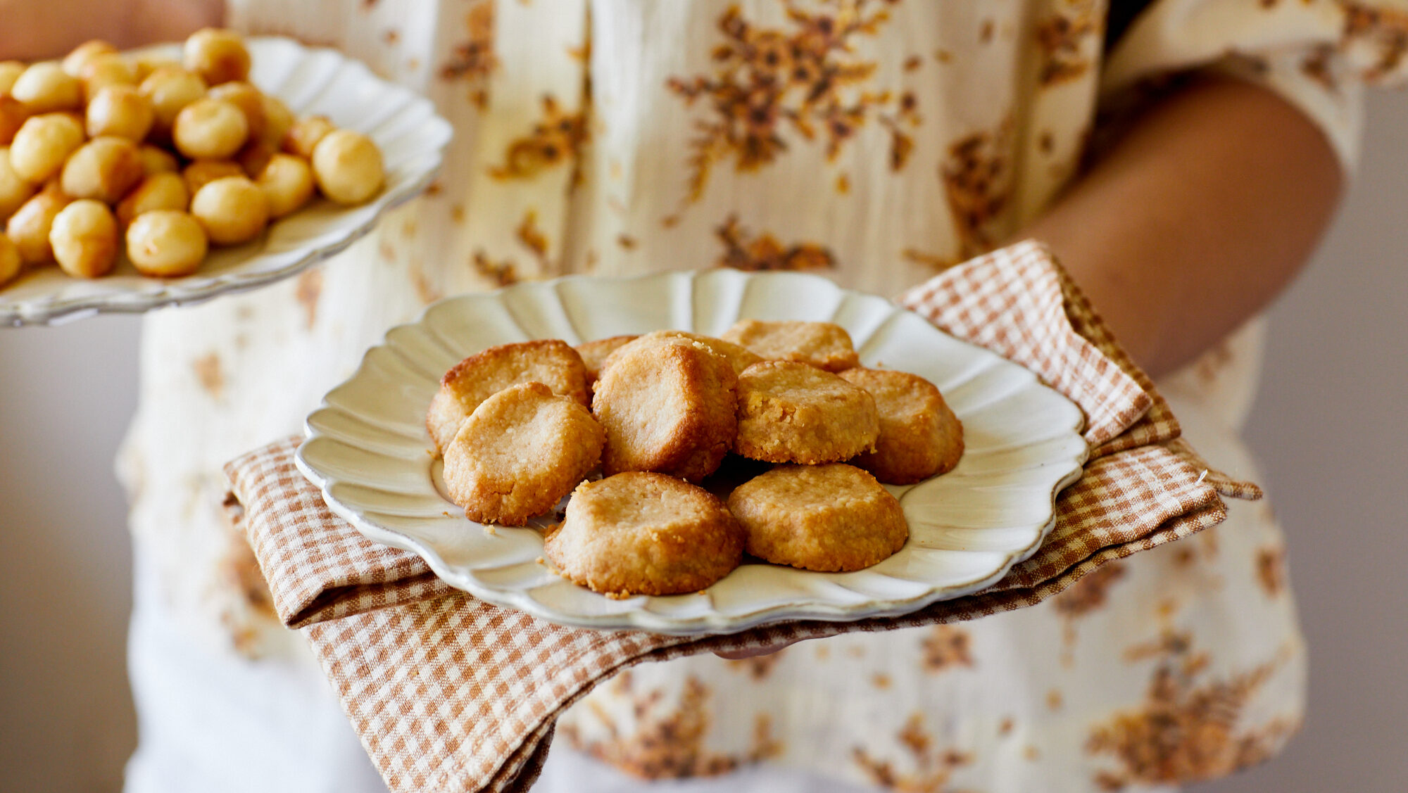 3 ingredient macadamias shortbread biscuits