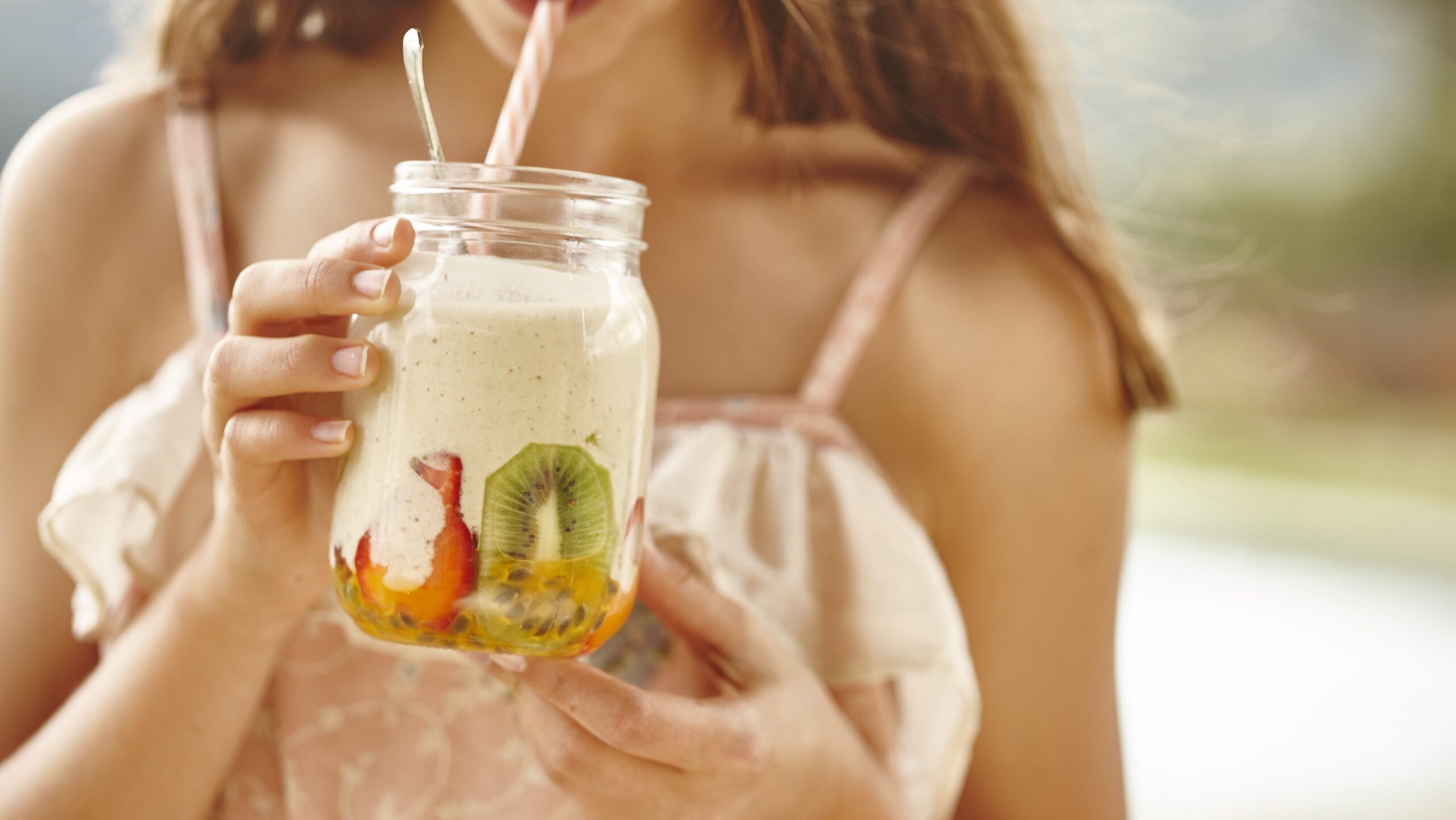 Macadamia smoothie in a jar