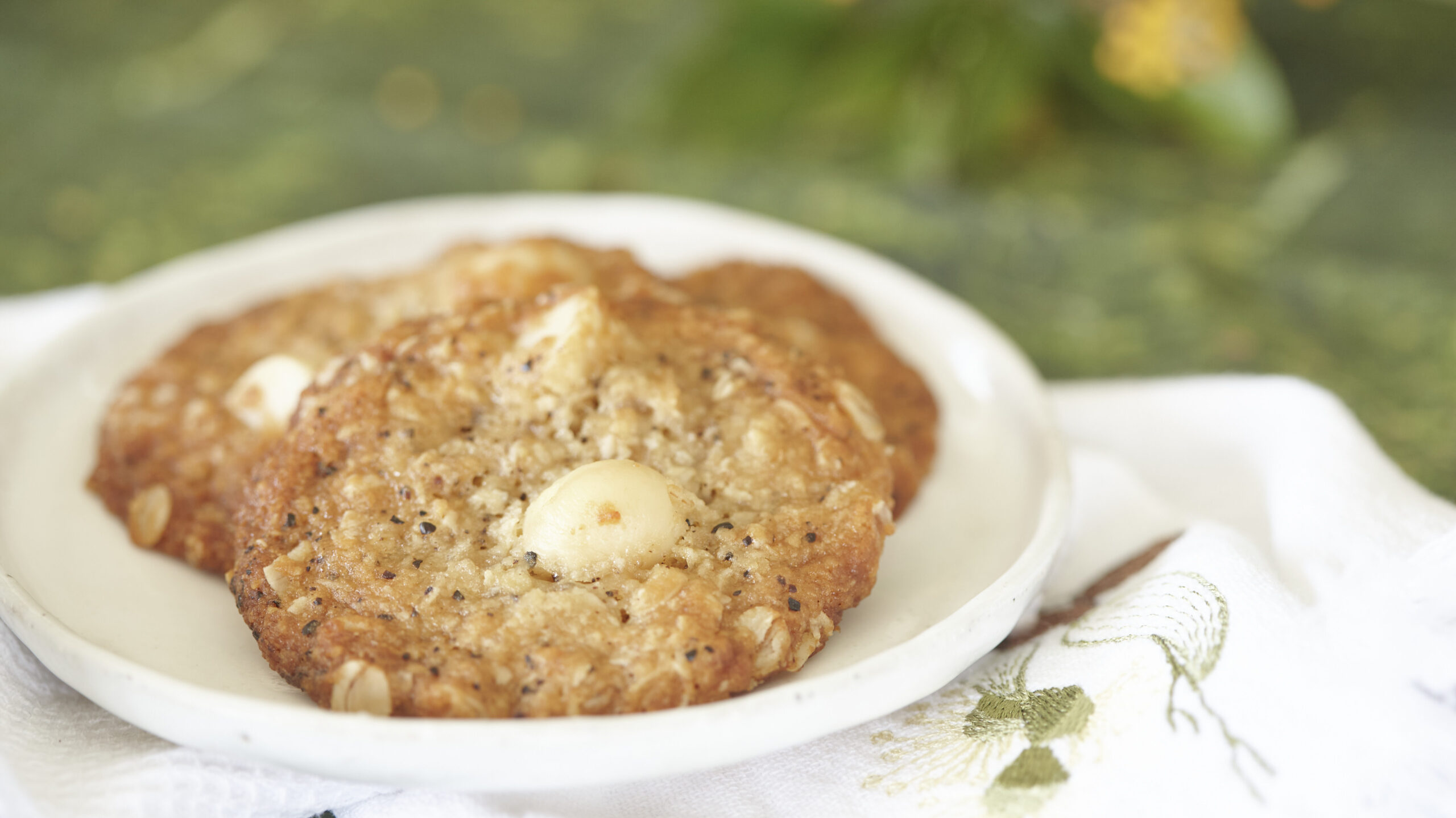 Macadamia wattleseed anzac biscuit