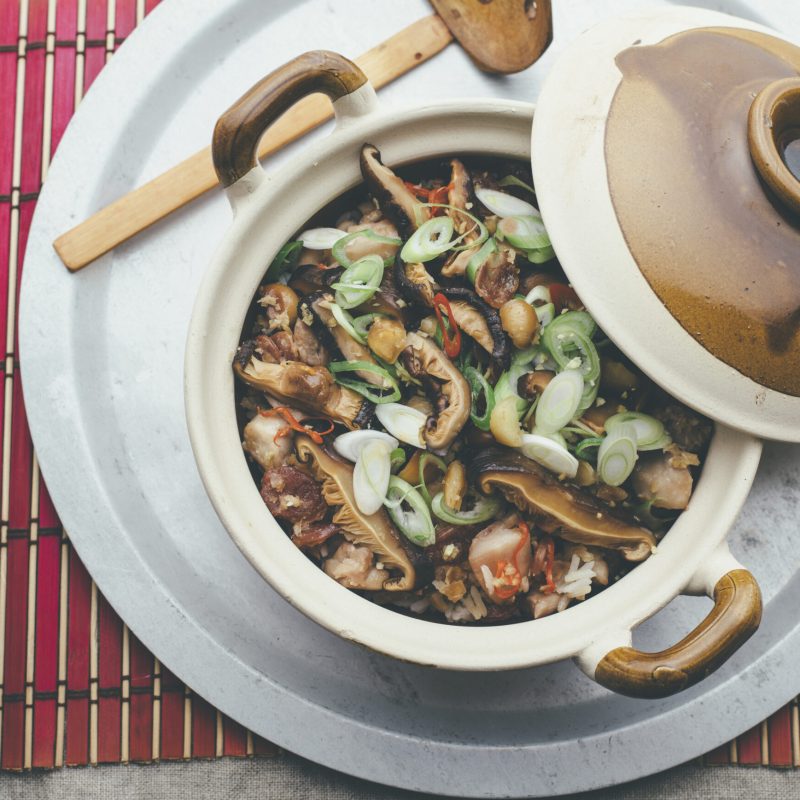 1409 Clay pot chicken with macadamias and rice