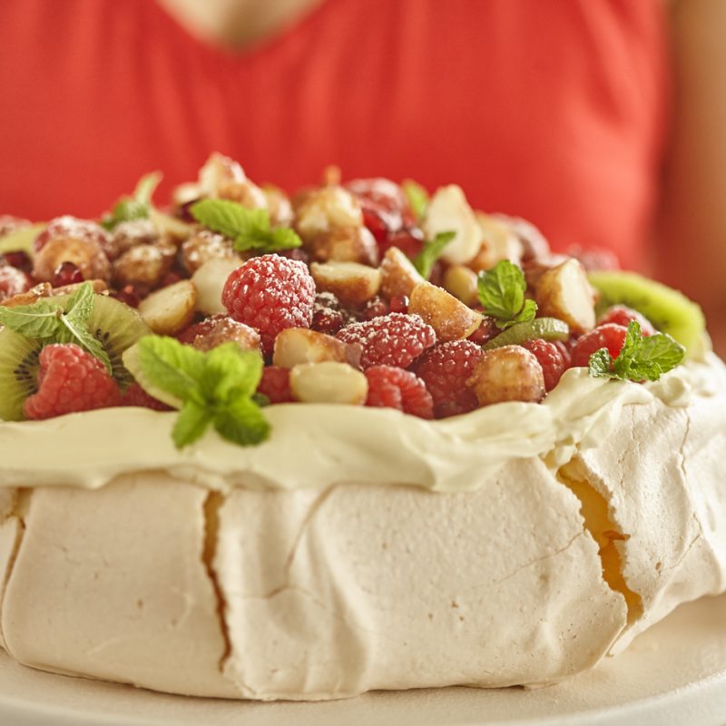 1811 Pavlova with seasonal fruits and candied macadamias (1)