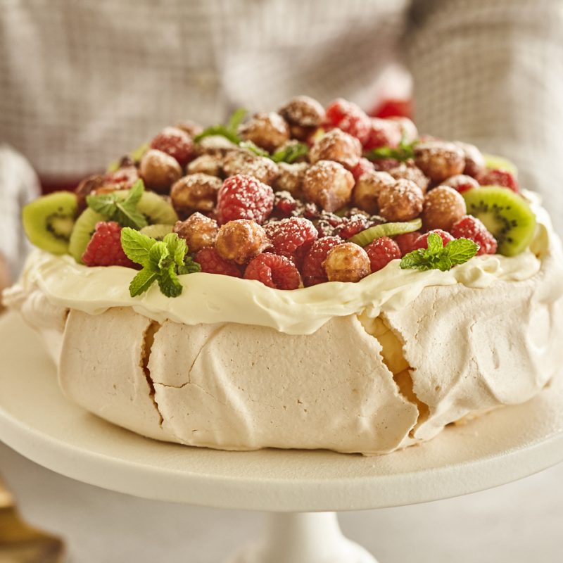 1811 Pavlova with seasonal fruits and candied macadamias (13)