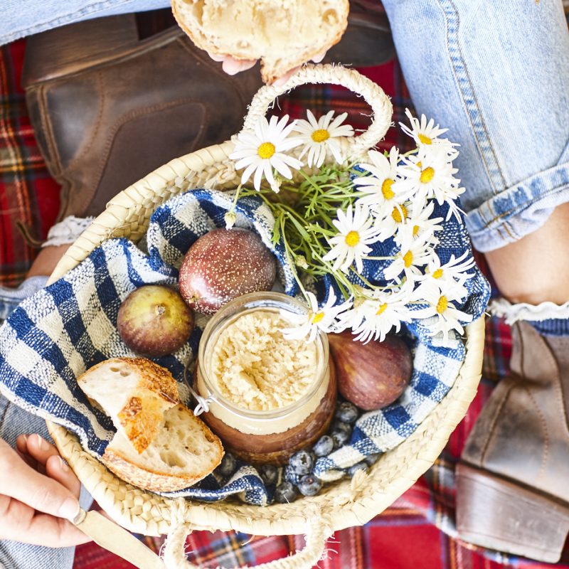 1811 Triple layer vanilla, caramel and chocolate macadamia spread (17)