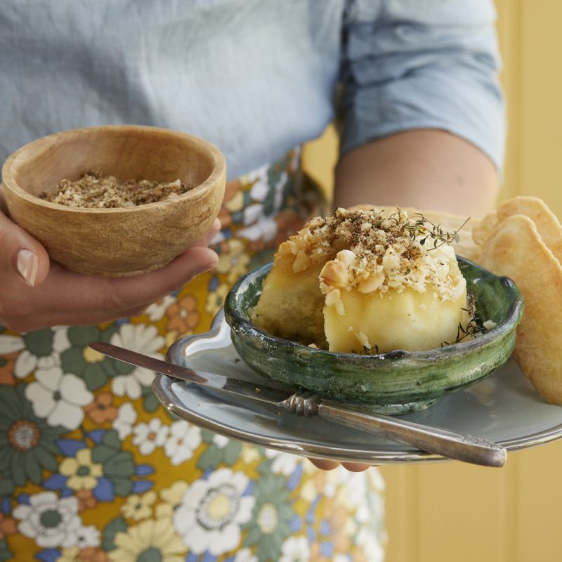 1912 Baked macadamia feta with vegan macadamia crispbreads and za’atar (3)