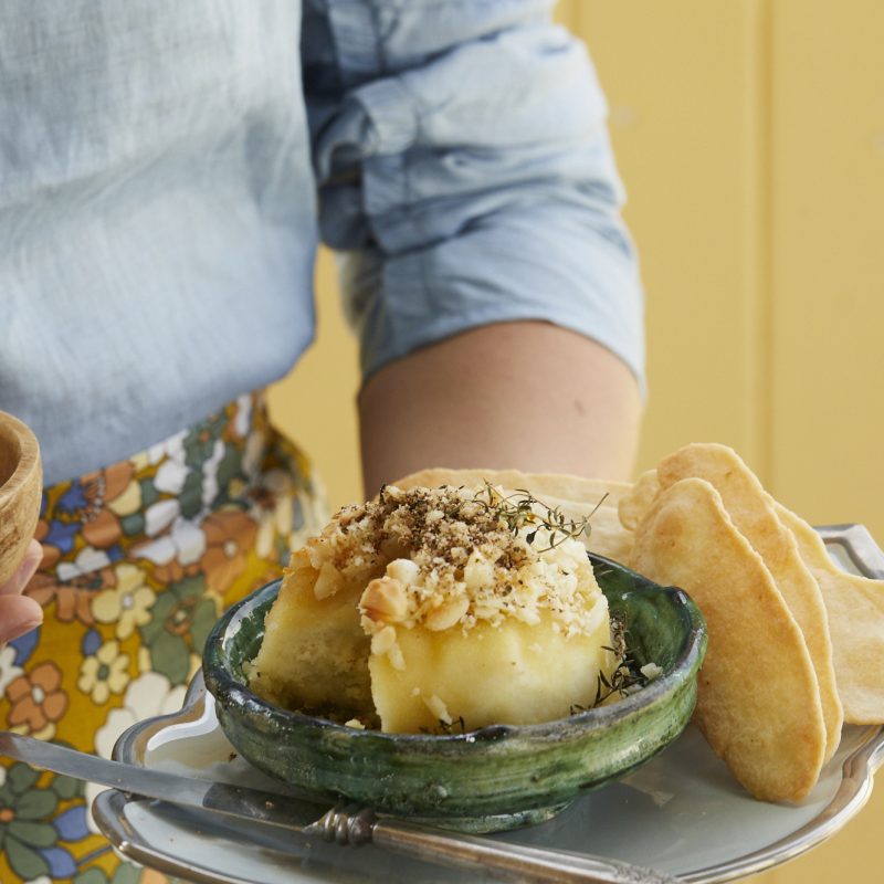 1912 Baked macadamia feta with vegan macadamia crispbreads and za’atar (4)