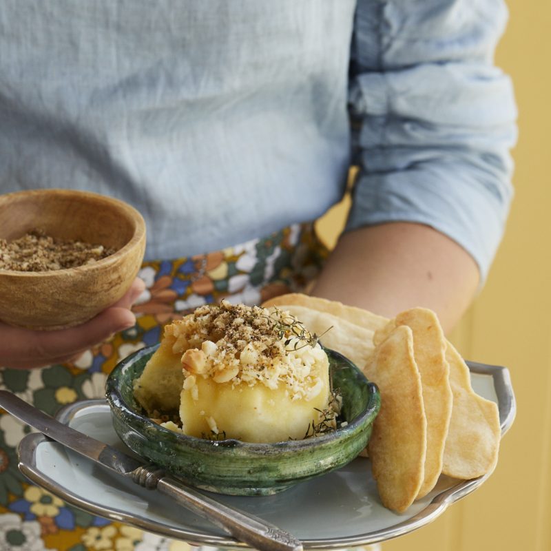 1912 Baked macadamia feta with vegan macadamia crispbreads and za’atar (5)