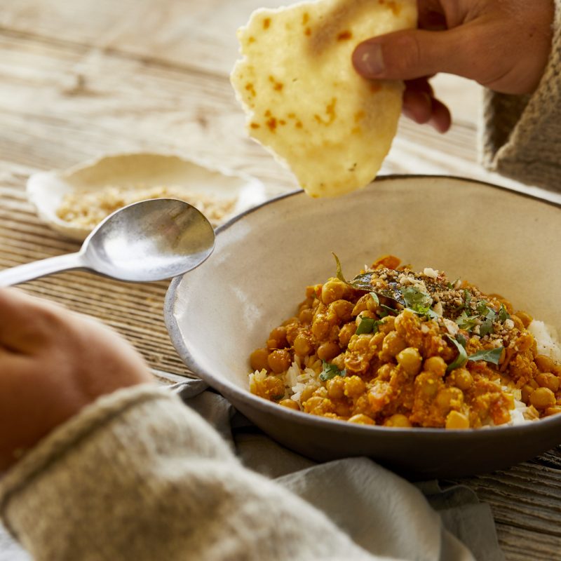 1912 Vegan macadamia and chickpea curry with macadamia roti bread (1)