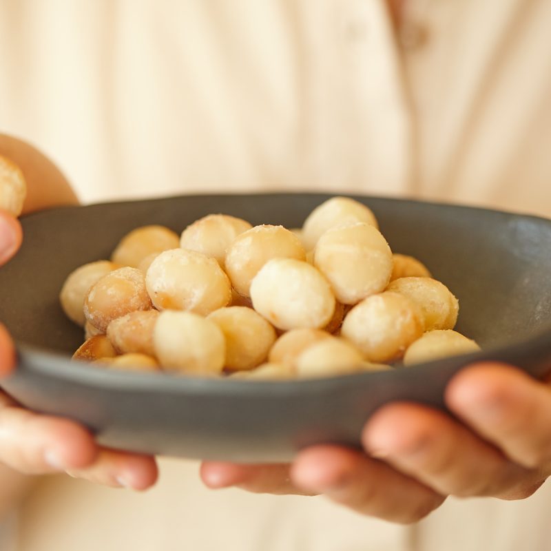 how to roast macadamia nuts