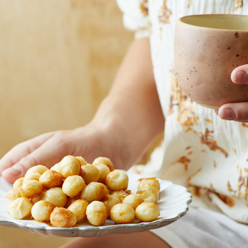 2011 Honey roasted macadamias and shortbread biscuits (10)