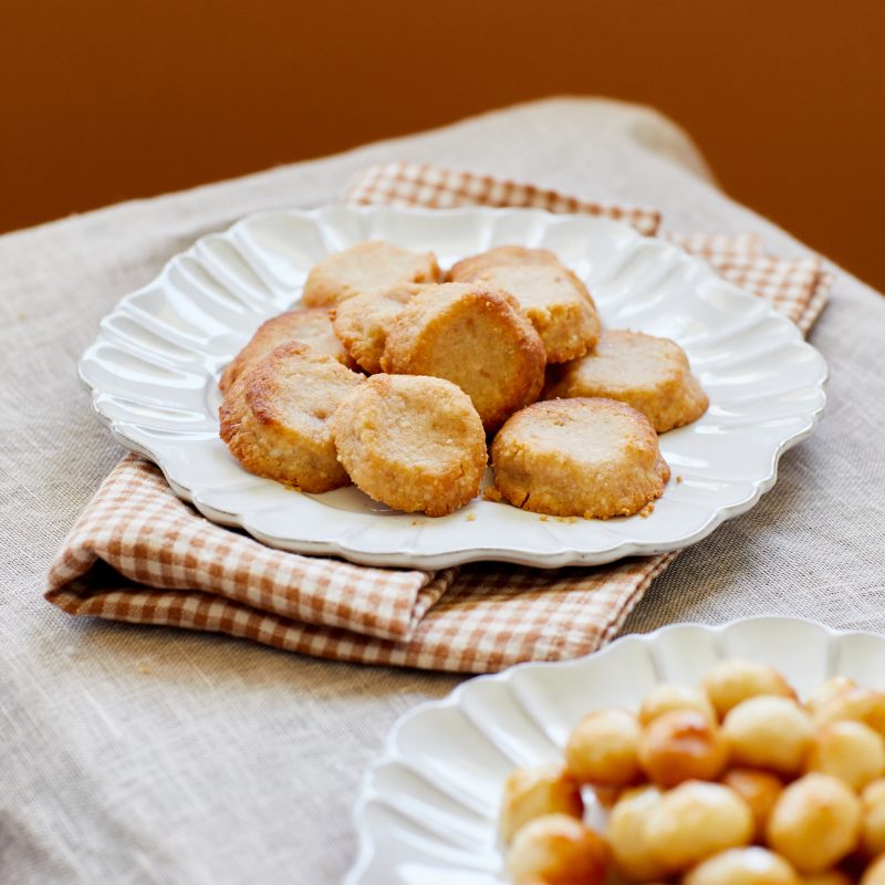 2011 Honey roasted macadamias and shortbread biscuits (14)