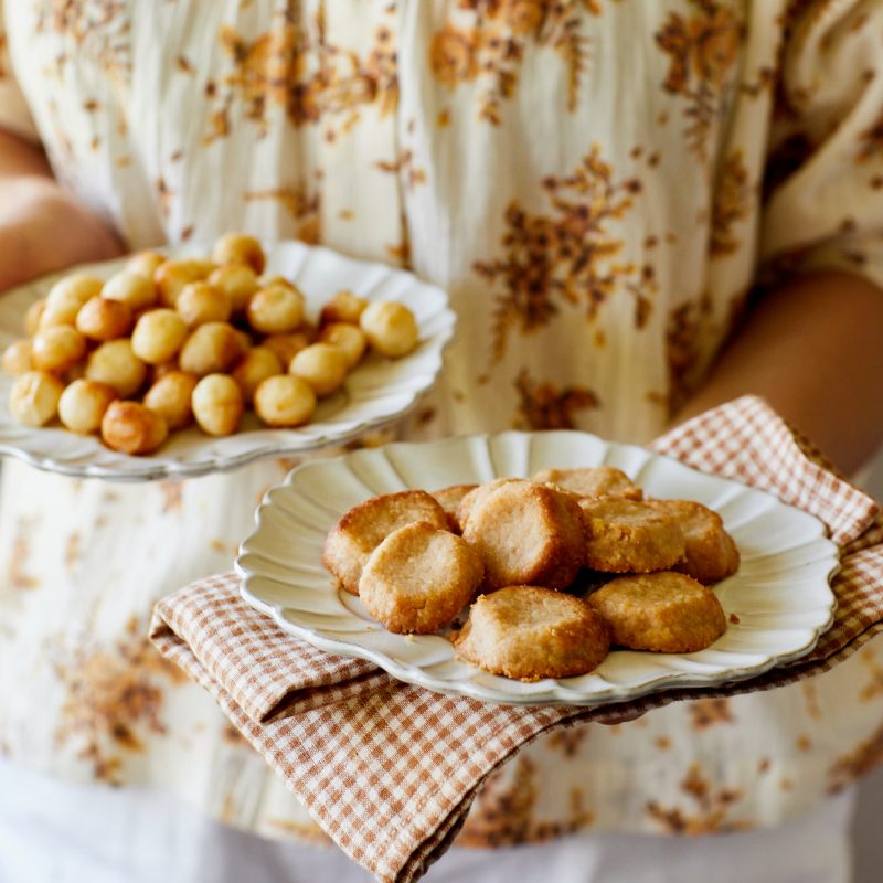 2011 Honey roasted macadamias and shortbread biscuits (15)