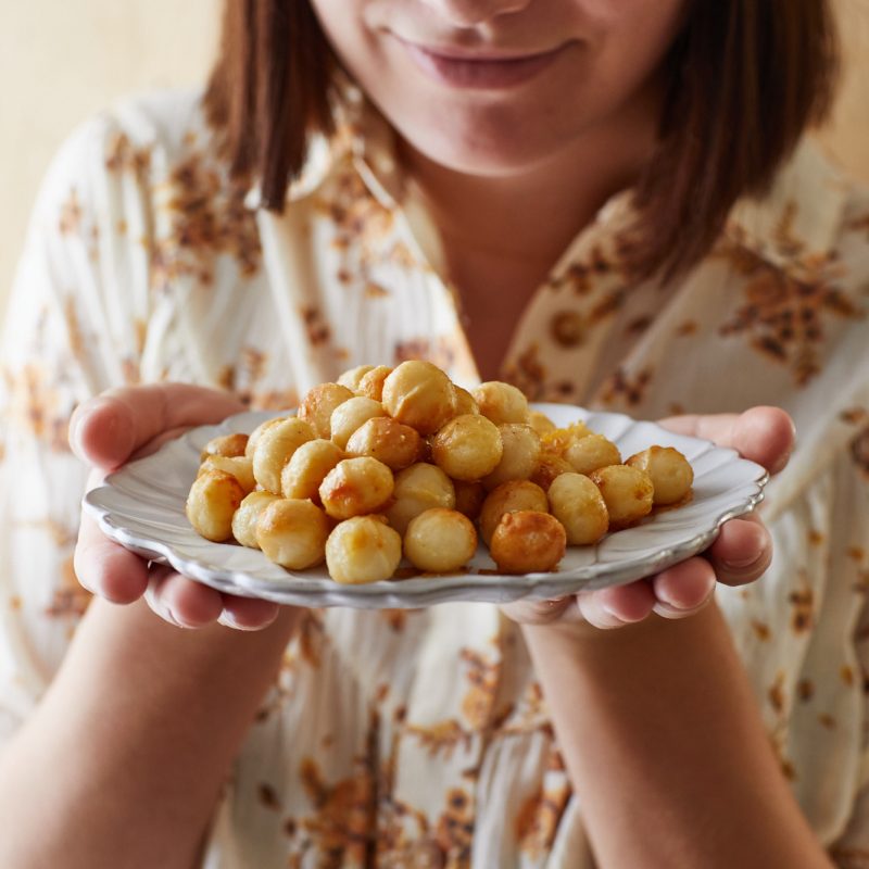 2011 Honey roasted macadamias and shortbread biscuits (7)