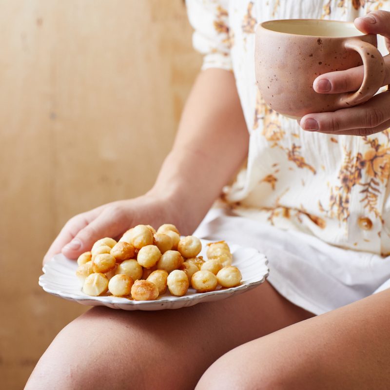 2011 Honey roasted macadamias and shortbread biscuits (8)