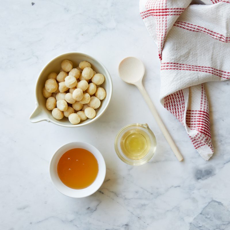 2011 Honey roasted macadamias and shortbread biscuits (Step 1)