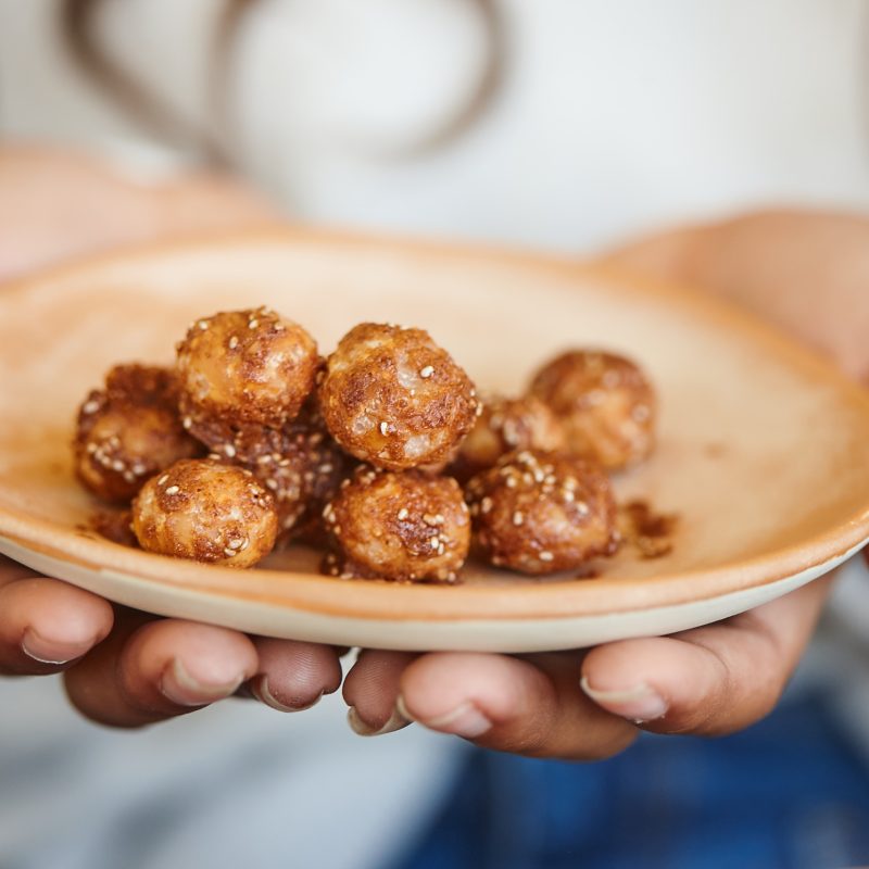 Warming spiced macadamias