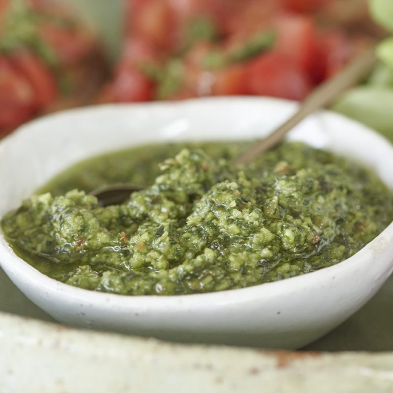 Macadamia basil pesto