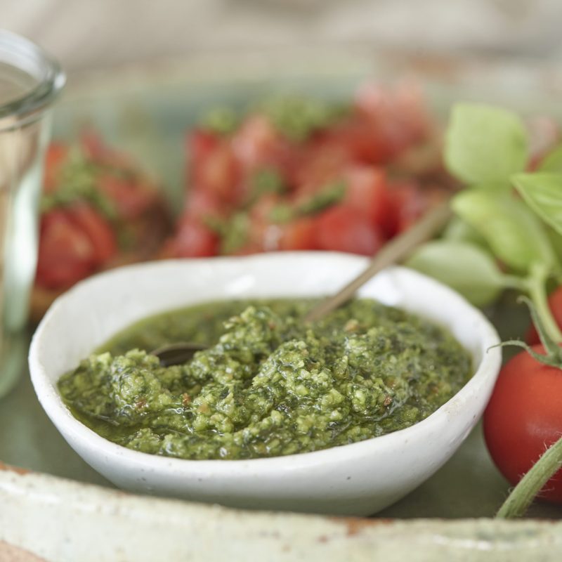 Macadamia basil pesto