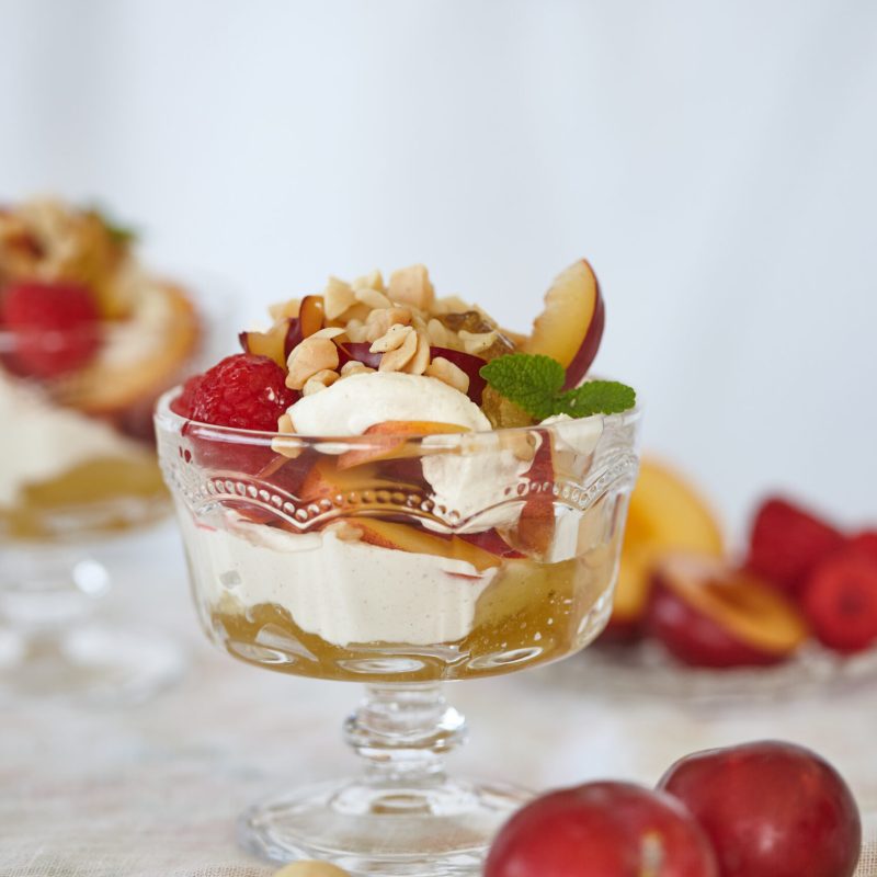 2411 Macadamia cream fruit cups