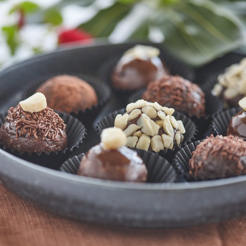 Christmas rum balls with macadamias