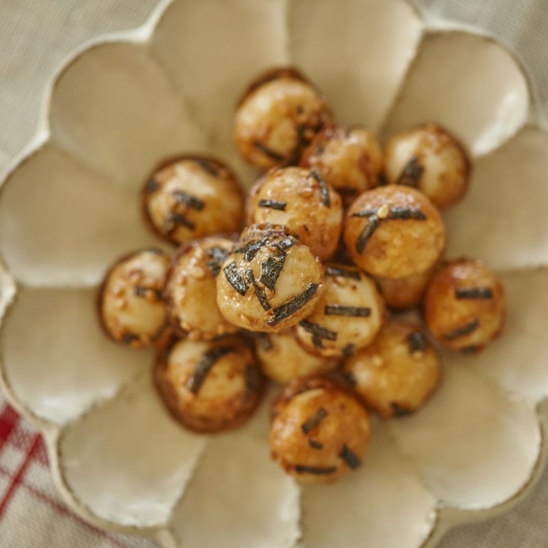 Roasted nori and sesame macadamias